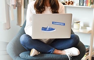 Бесплатная наклейка от keds.com